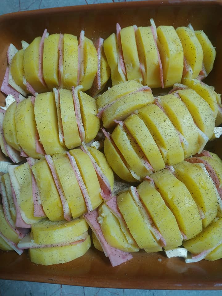 γεμιστές-πατάτες φούρνου-με-μπεσαμέλ-συνταγή-