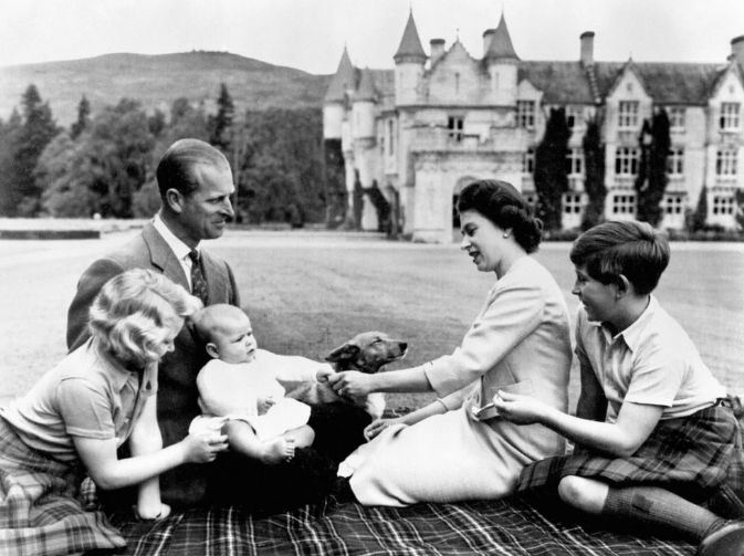 Βασίλισσά Ελισάβετ: Οι άγνωστες ιστορίες απο τους τέσσερις τοκετούς