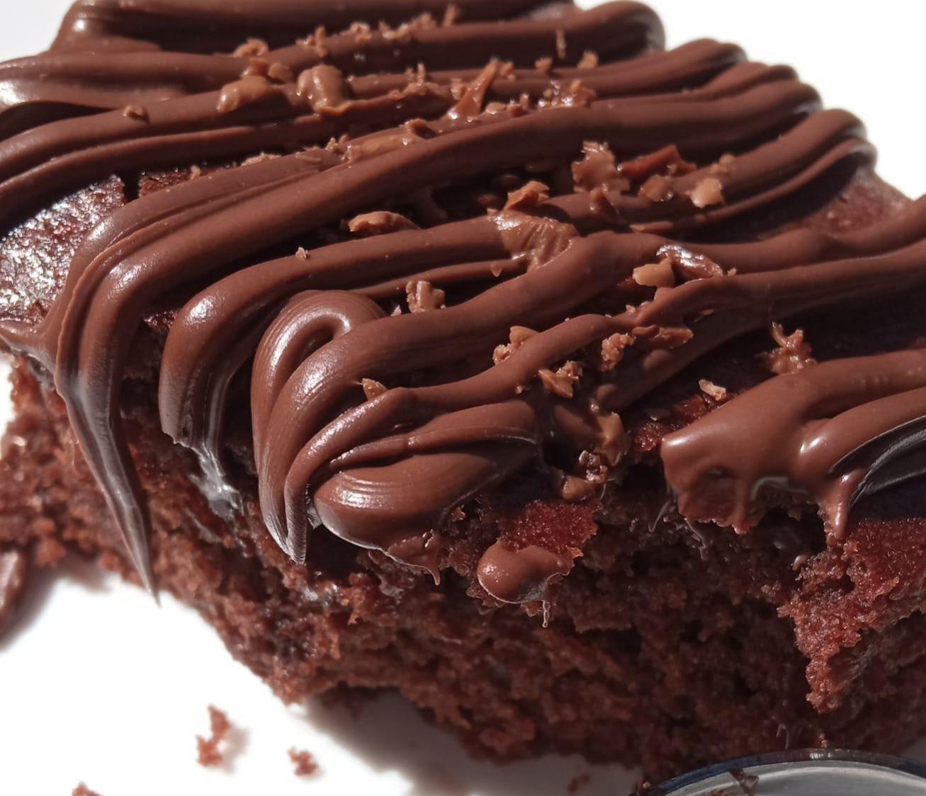 Αφράτο κέικ σοκολάτας χωρίς αυγά, μίξερ και βούτυρο