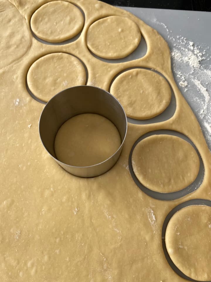 γλυκά ψωμάκια-γεμιστά-με-κρέμα βανίλιας-και-επικάλυψη σοκολάτα-συνταγή-