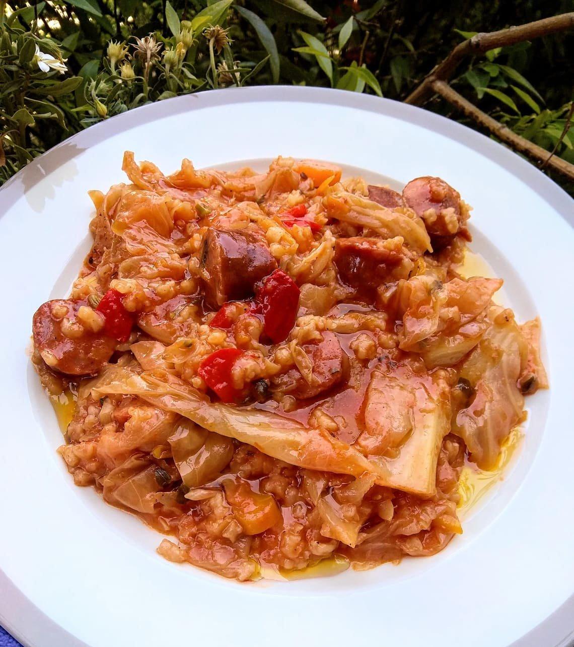 λαχανόρυζο-με-λουκάνικα-συνταγή-