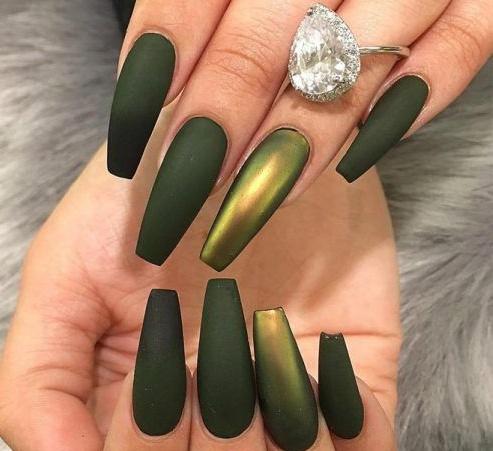 Metallic green-ιδέες-για-τον-Χειμώνα 2023-τάσεις-