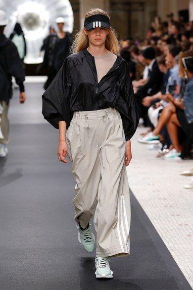 ιδέες-για-να-συνδυάσεις-το-αντιανεμικό μπουφάν-το-Φθινόπωρο 2022- ιδέες-για-να-συνδυάσεις-το-αντιανεμικό μπουφάν-το-Φθινόπωρο 2022-