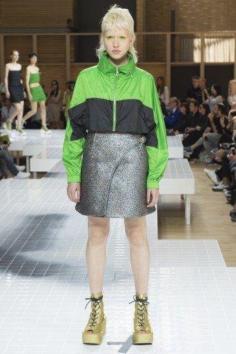 ιδέες-για-να-συνδυάσεις-το-αντιανεμικό μπουφάν-το-Φθινόπωρο 2022-