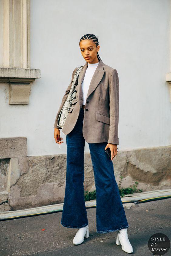 flared jean-με-μπεζ σακάκι-ιδέες-Χειμώνας 2023-