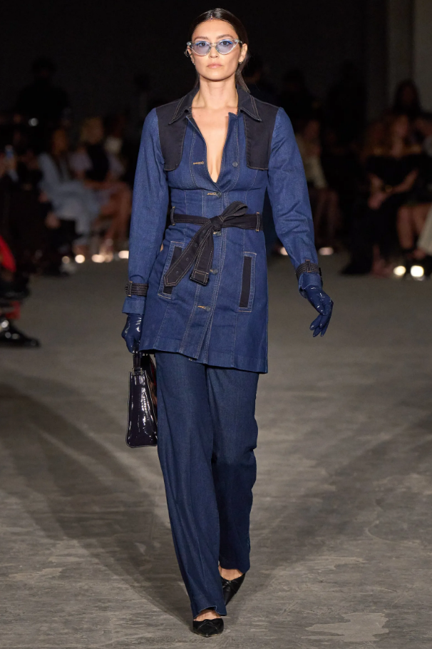 ιδέες-με-flared jeans-τον-Χειμώνα 2023-τάσεις-