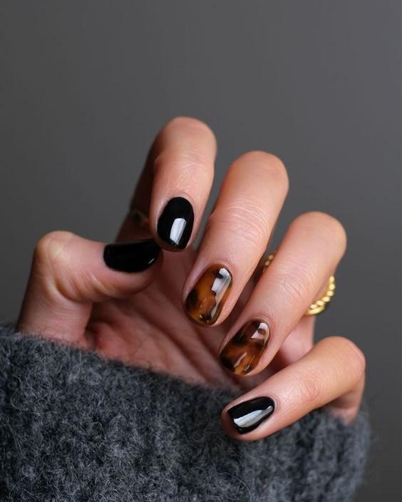 ταρταρούγα-στα-νύχια-ιδέες-Φθινόπωρο 2022-