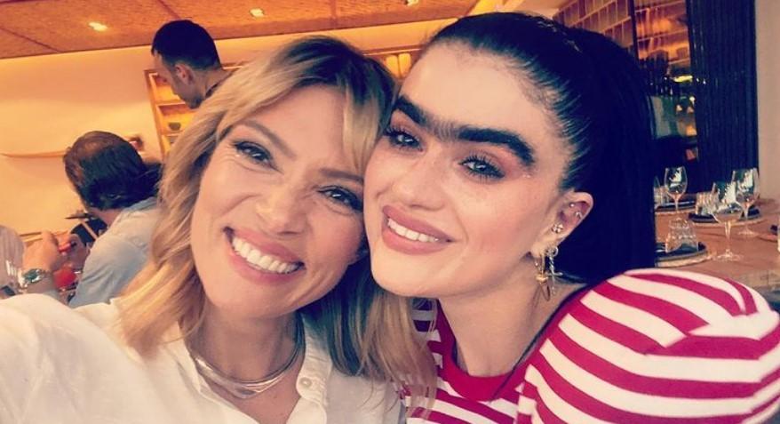 Σοφία Χατζηπαντελή: Ποζάρει Toplesσ στο Παρίσι και αποκαλύπτει το νέο της τατουάζ