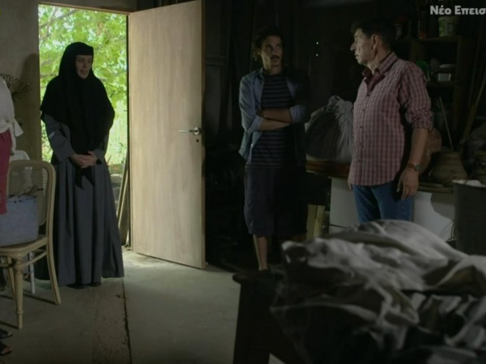 Μαύρο Ρόδο: Ο Σαράντος βάζει στόχο τις καλόγριες για τον φόνο του πατέρα του