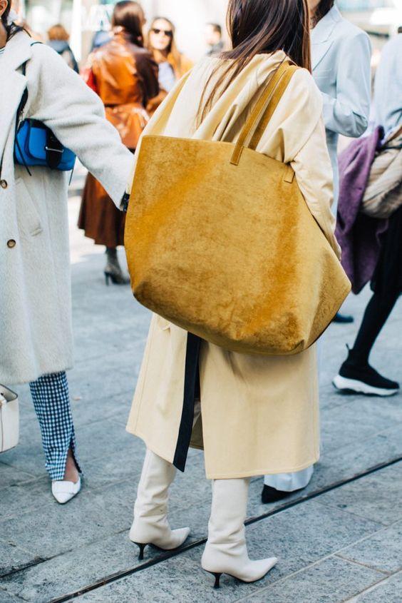 κίτρινη-βελούδινη-Shopping bag-ιδέες-για-Χειμώνας 2022-τάσεις-