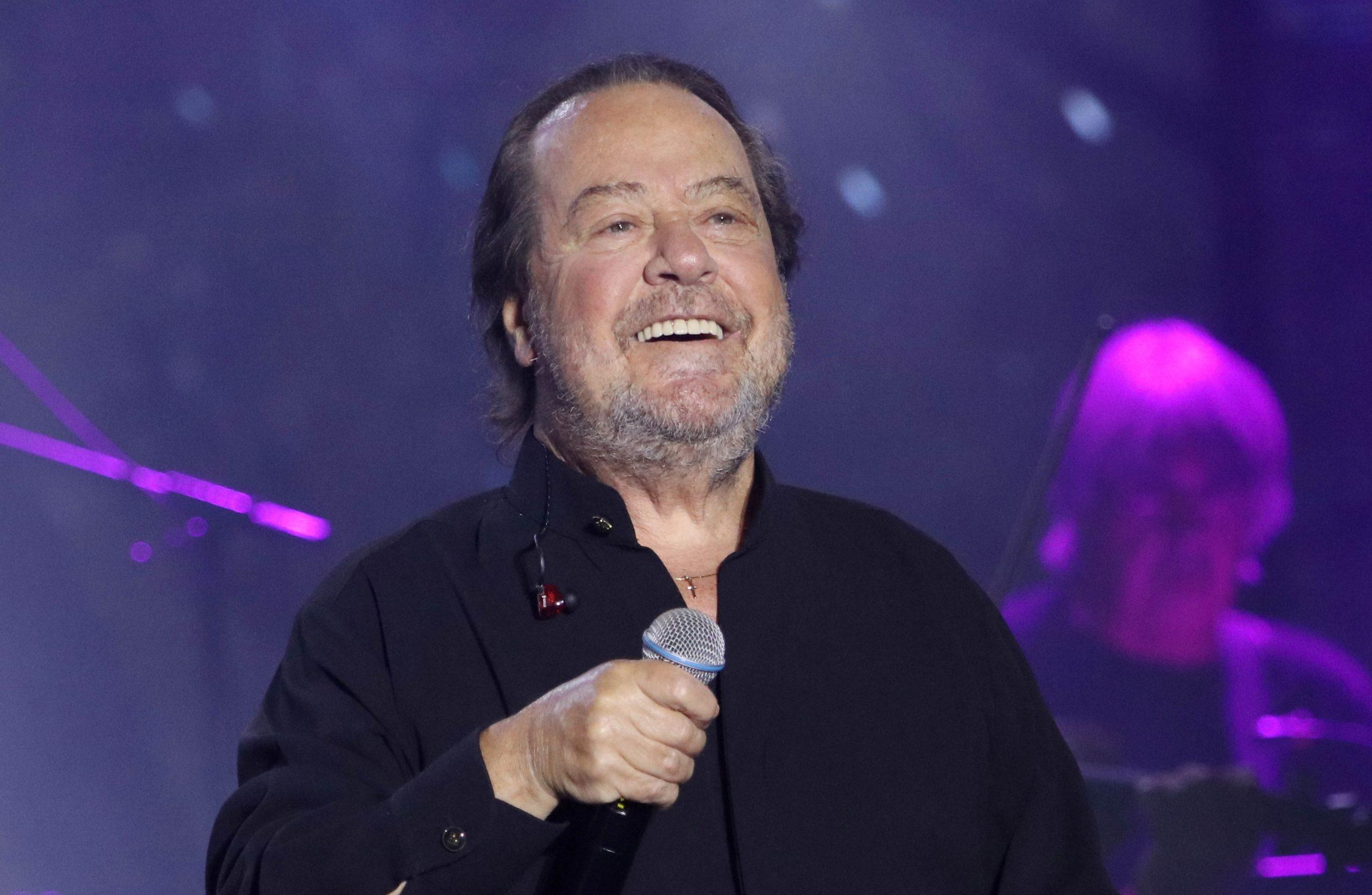 Γιάννης Πάριος: Η τρομακτική αλλαγή στην εμφάνιση του – Φανερά αδυνατισμένος και καταβεβλημένος