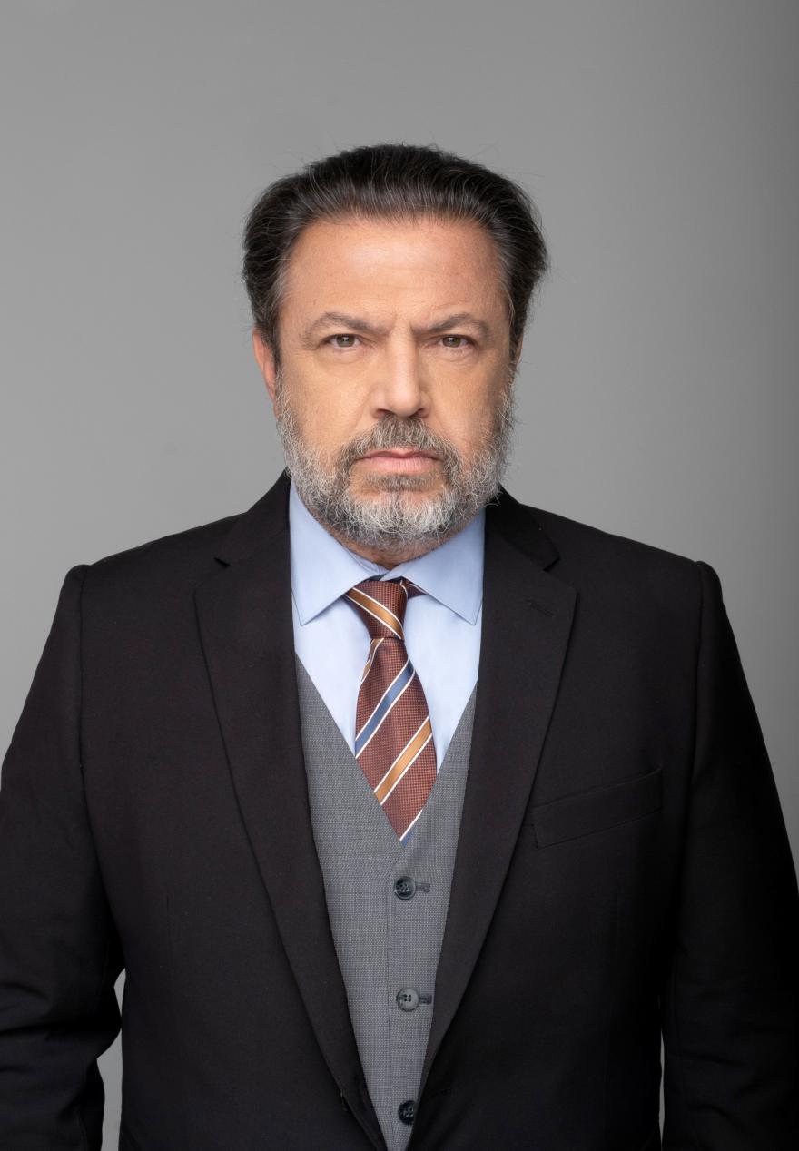 Παγιδευμένοι: Ο Άγγελος φορτώνει τον φόνο στον πατέρα του