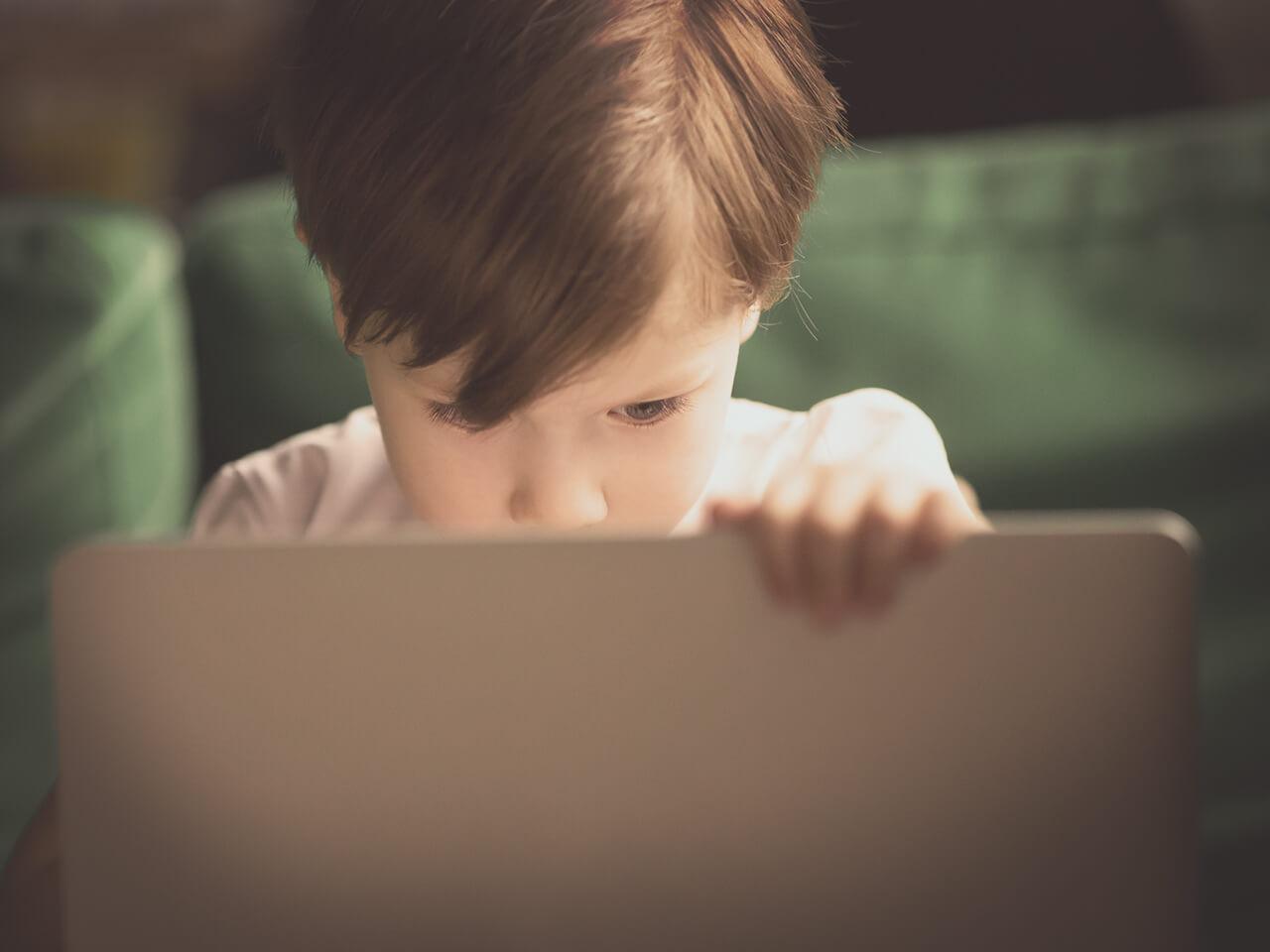 Διαδικτυακή εξάρτηση: H πληγή που άφησε η πανδημία στα παιδιά