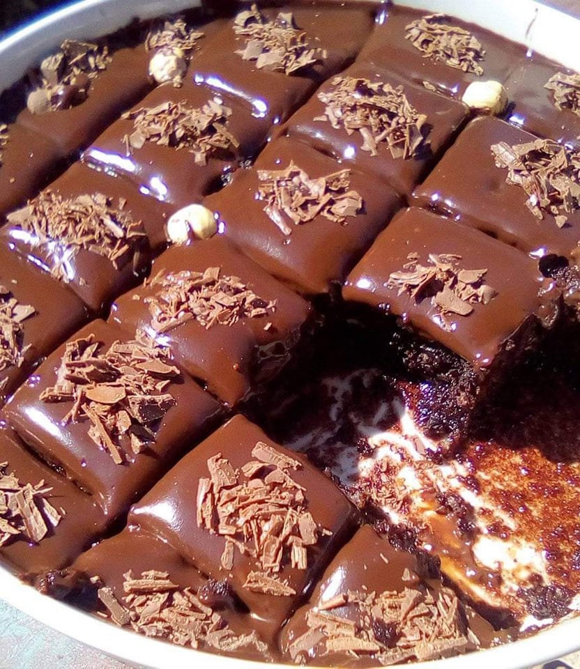 Ζουμερή -σοκολατόπιτα- φουντουκιού-