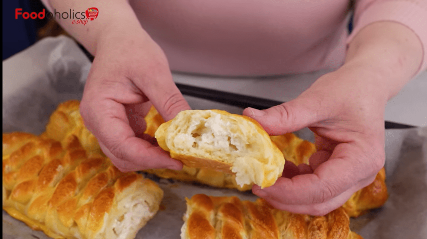 Αφράτα τυρόψωμα σε ρολό για κολατσιό στο σχολείο