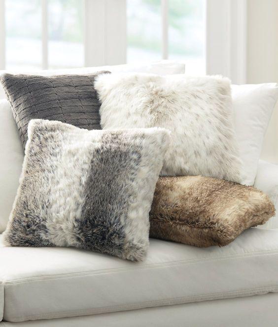ιδέες-διακόσμησης-τον-Χειμώνα 2023-με-γούνινα μαξιλάρια-