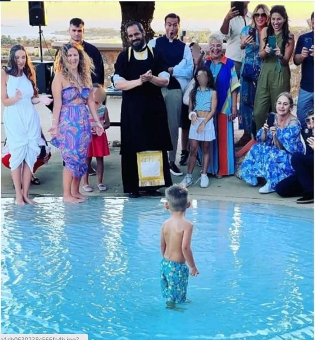 Φωτεινή Αθερίδου: Αντιδράσεις με τα την βάφτιση του γιου της σε πισίνα – Κινδυνεύει να ακυρωθεί το μυστήριο