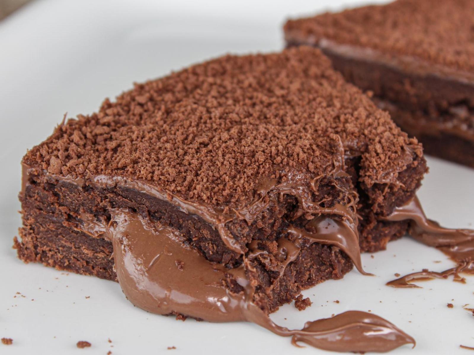 Γιαουρτένιο σοκολατόγλυκο με 3 υλικά