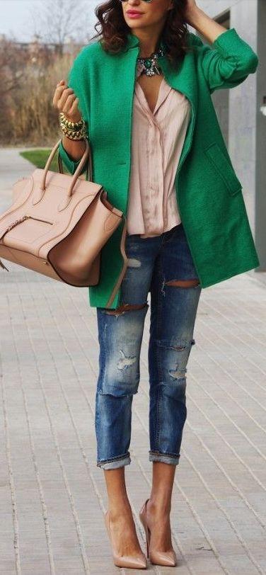 πράσινο πανωφόρι-με-τζιν παντελόνι με σκίσιματα-ιδέες-