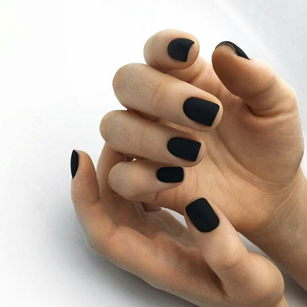 Κοντά νύχια: Οι ωραιότερες ιδέες για τον Χειμώνα του 2023