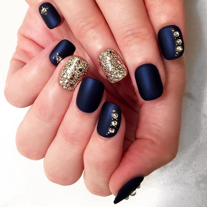 Κοντά νύχια: Οι ωραιότερες ιδέες για τον Χειμώνα του 2023