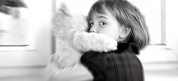 Πως να προστατέψω το παιδί μου από ένα παιδεραστή; – Αστυνομικός απαντά