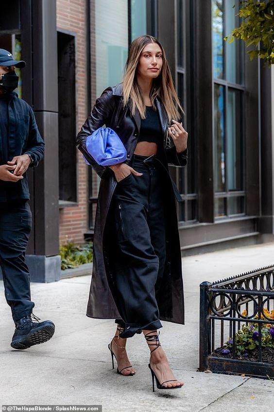 Cargo pants: Πώς να τα φορέσουμε τον Χειμώνα του 2023