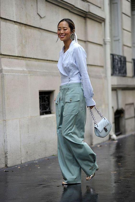 πετρόλ-cargo παντελόνι-με-θαλασσί-πουκαμίσα-ιδέες-