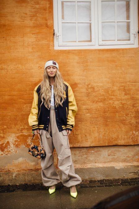 μπεζ-cargo-παντελόνι-με-κολεγιακή ζακέτα-ιδέες-