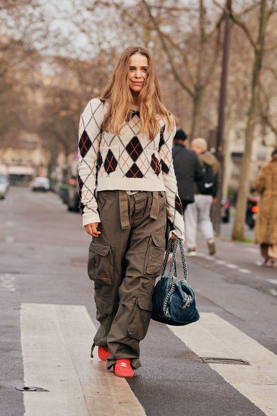 ιδέες-για-να-συνδυάσεις-τα-cargo pants-τον-Χειμώνα 2023-τάσεις-