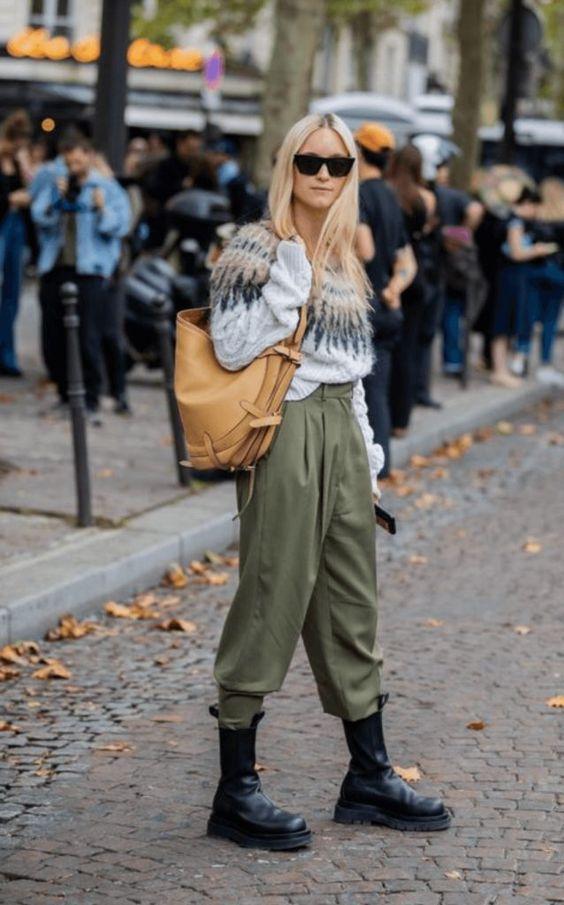 χακί-cargo παντελόνι-με-πουλόβερ-και-αρβυλάκια-ιδέες-