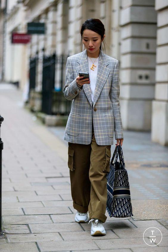 ιδέες-για-να-συνδυάσεις-τα-cargo pants-τον-Χειμώνα 2023-τάσεις-