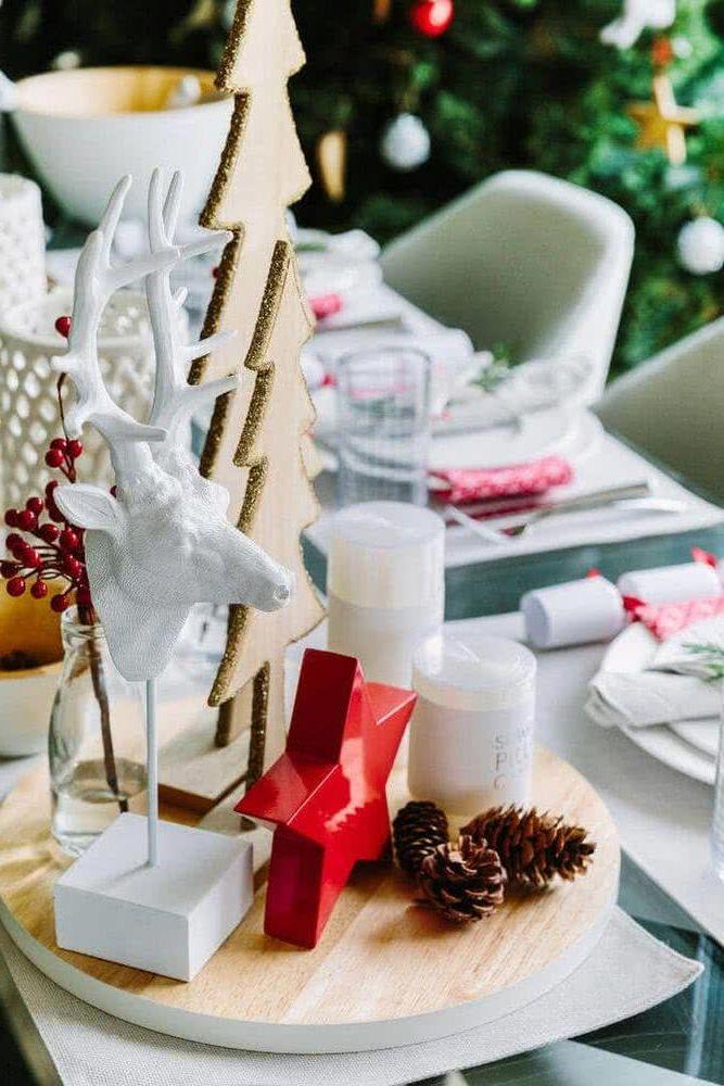 κόκκινο-και-λευκό-τάσεις-στην-Χριστουγεννιάτικη διακόσμηση-Χριστούγεννα 2022 2023-