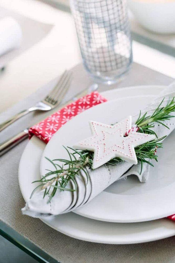 κόκκινο-και-λευκό-τάσεις-στην-Χριστουγεννιάτικη διακόσμηση-Χριστούγεννα 2022 2023-