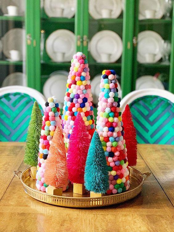 ιδέες-με-πολύχρωμη-χριστουγεννιάτικη-διακόσμηση-τάσεις-στην-Χριστουγεννιάτικη διακόσμηση-Χριστούγεννα 2022 2023-