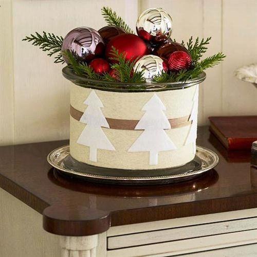 χριστουγεννιάτικη διακόσμηση-στα-κομοδίνο-στους-πάγκους-στα-τραπεζάκια-τάσεις-στην-Χριστουγεννιάτικη διακόσμηση-Χριστούγεννα 2022 2023-