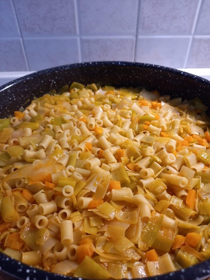 κοφτό μακαρονάκι-με-πράσα-και-καρότα-συνταγή- κοφτό μακαρονάκι-με-πράσα-και-καρότα-συνταγή-