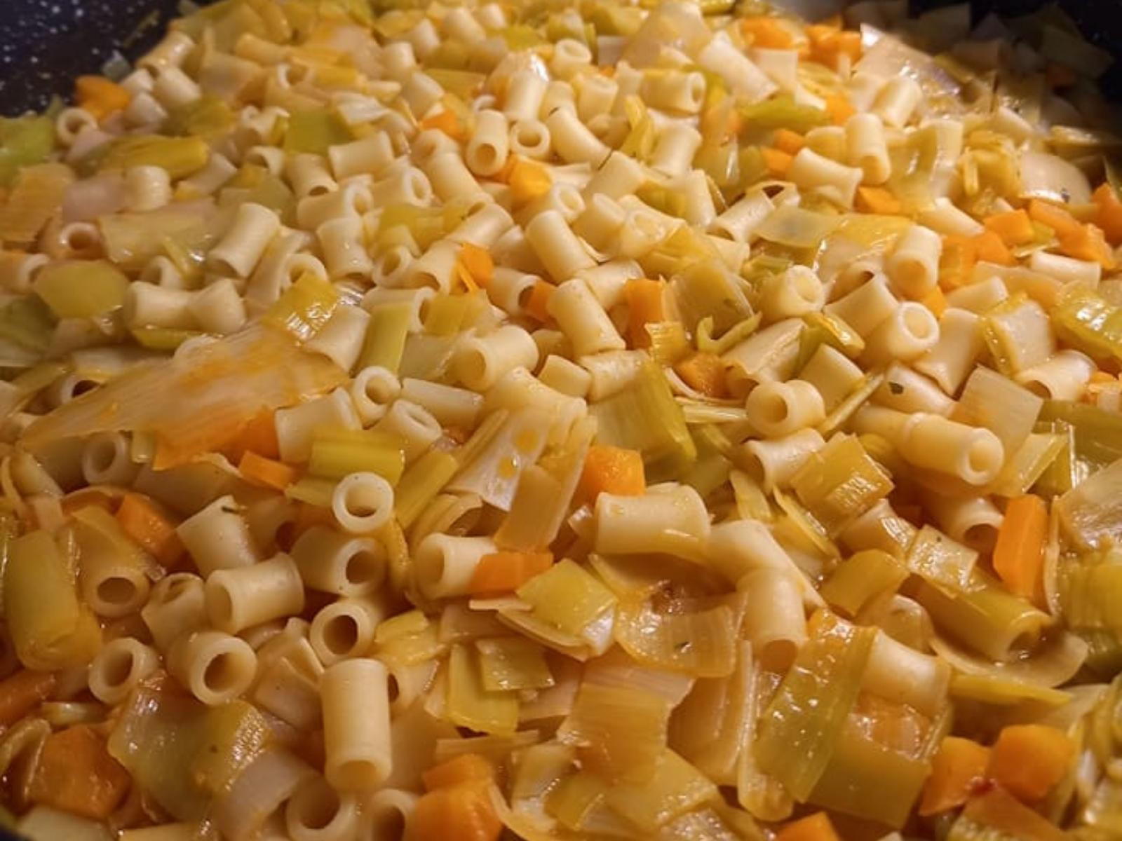 κοφτό μακαρονάκι-με-πράσα-και-καρότα-συνταγή- κοφτό μακαρονάκι-με-πράσα-και-καρότα-συνταγή-