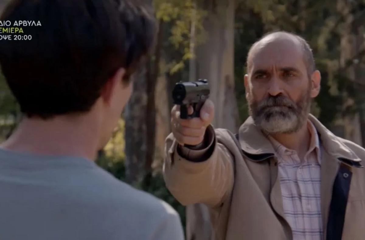 Παγιδευμένοι: Αυτός βρίσκει και θάβει το πτώμα του Κοσμά