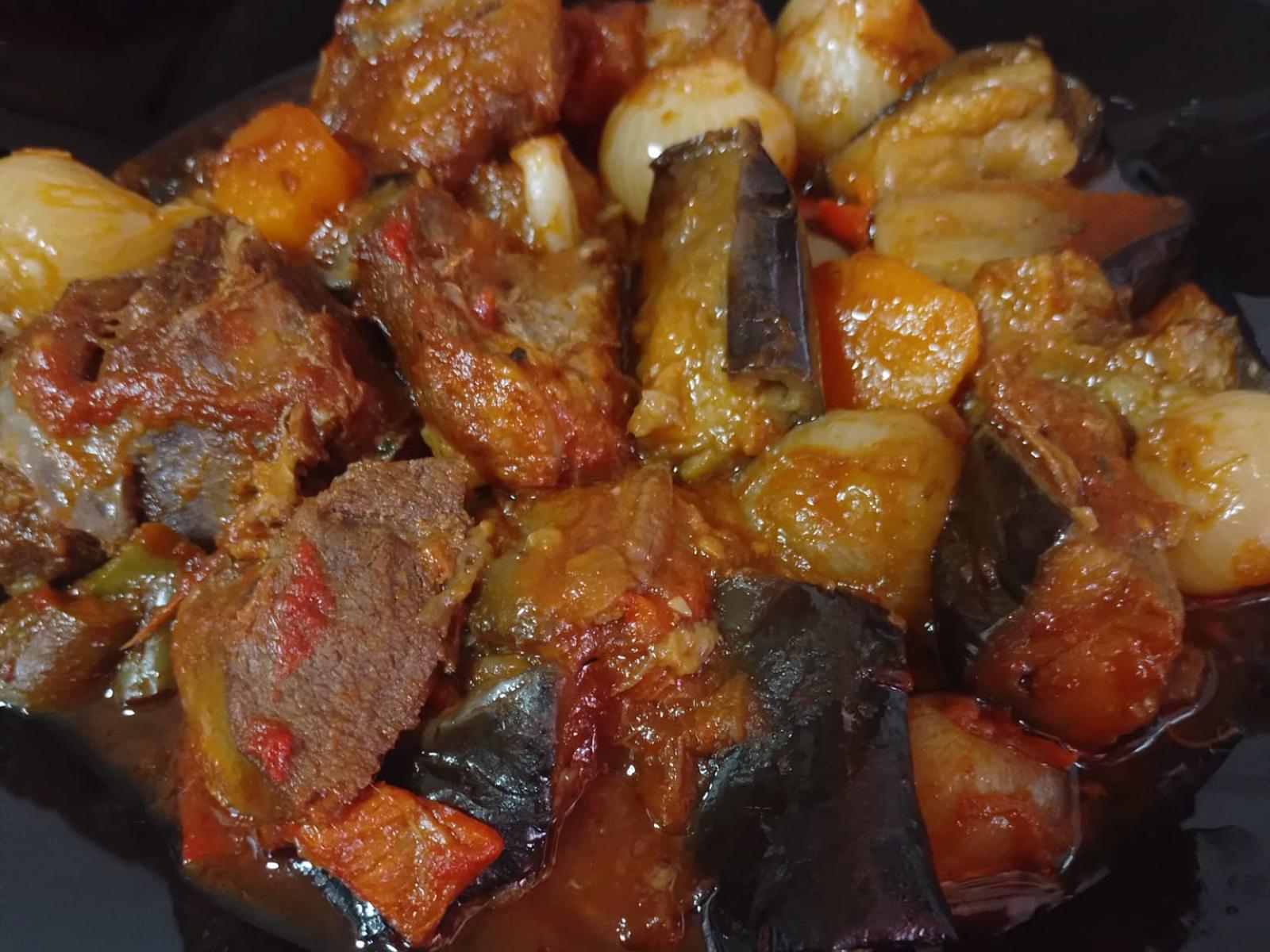 αγριογούρουνο-με-μελιτζάνες-συνταγή-