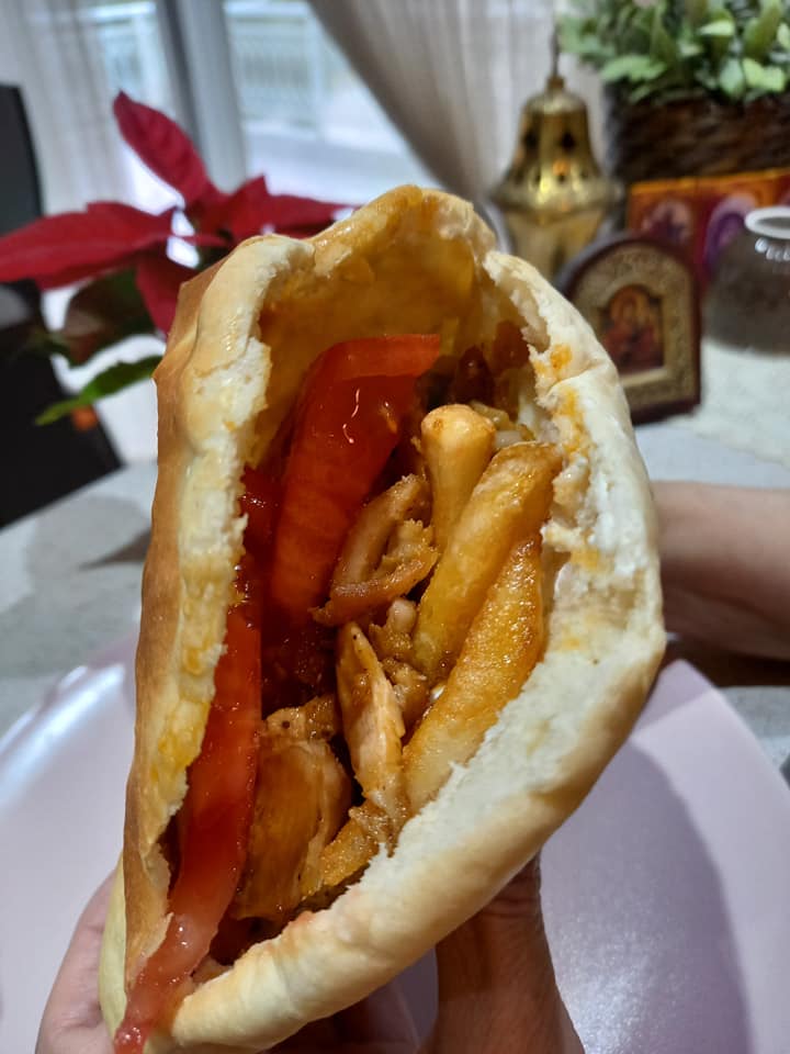 αραβικές πίτες-με-γύρο-κοτόπουλο-συνταγή-