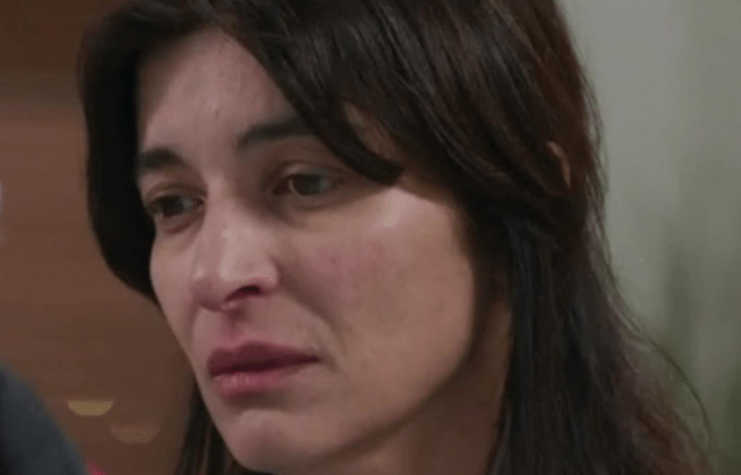 Η Γη της Ελιάς : Η Ιουλία καταρρέει με το γράμμα του Ιάκωβου