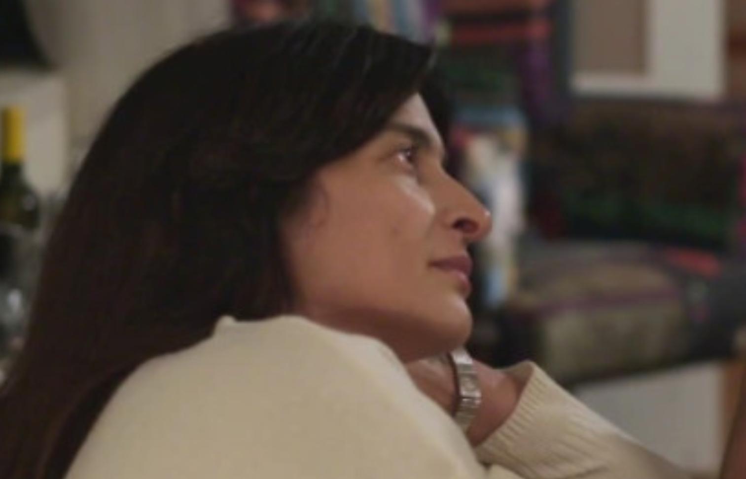 Η Γη της Ελιάς : Η Ιουλία καταρρέει με το γράμμα του Ιάκωβου