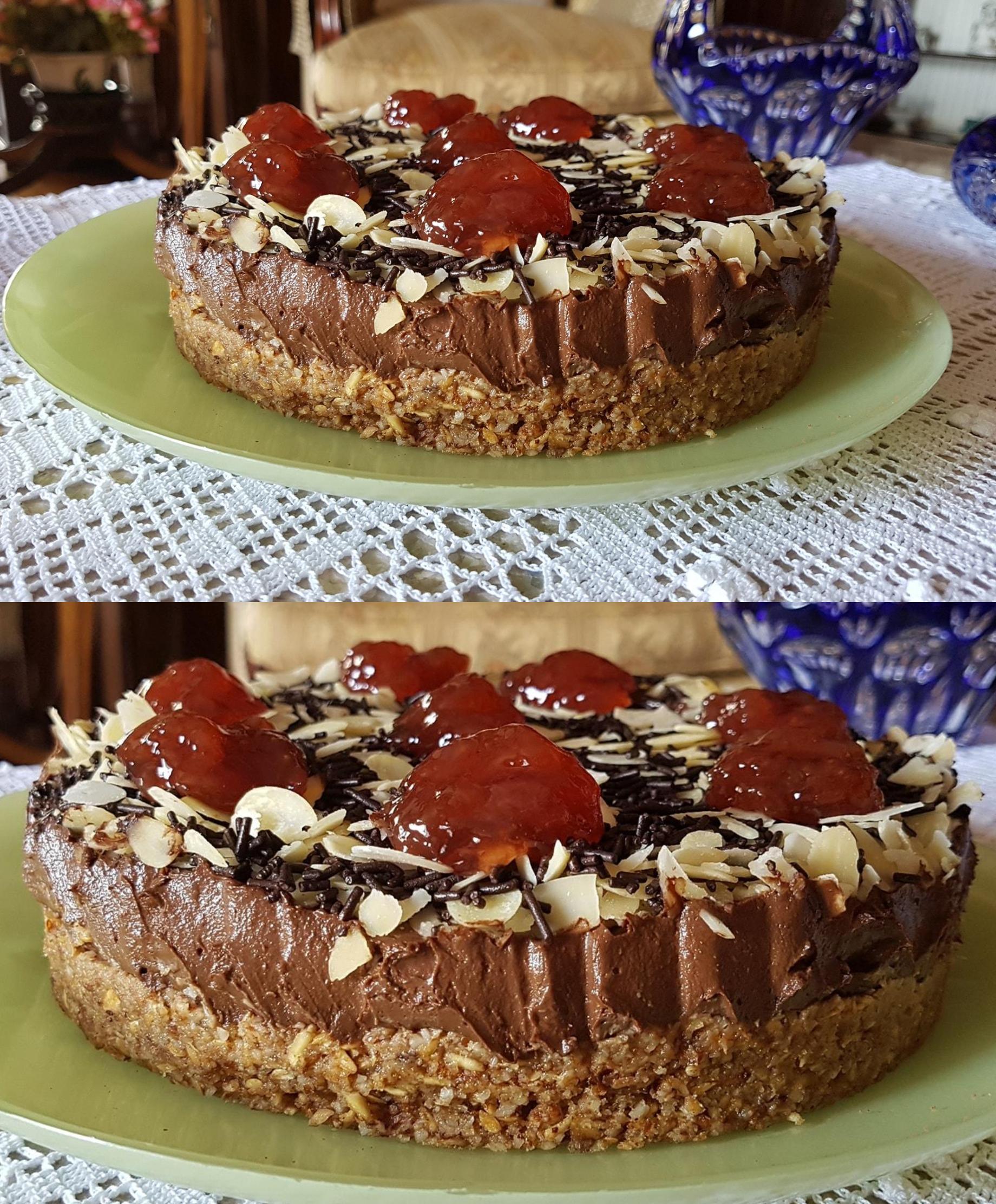 Σοκολατένια τούρτα, χωρίς ζάχαρη, γάλα, αυγά και αλεύρι