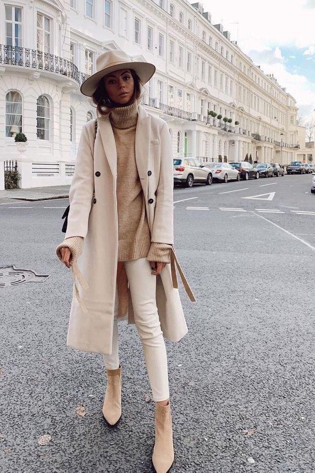 μπεζ-μποτάκια-με-μπεζ πανωφόρι-πουλόβερ-και-παντελόνι-ιδέες-