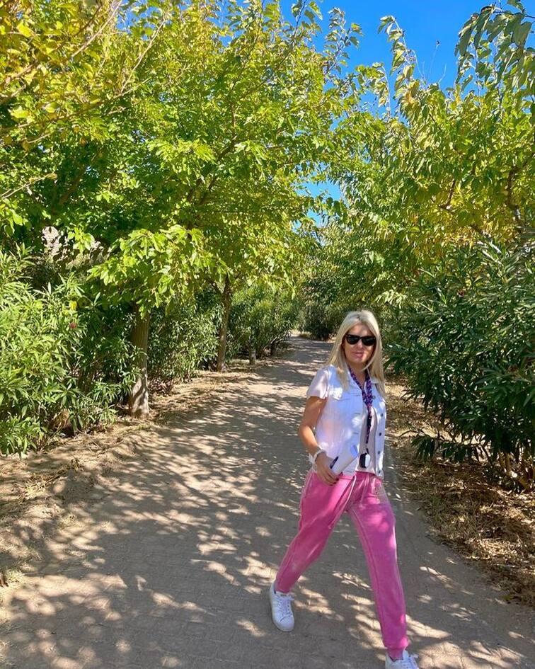 Ελένη Μενεγάκη: Η φωτογραφία απο την Άνδρο – Πως περνάει τον χρόνο της η ωραία Ελένη