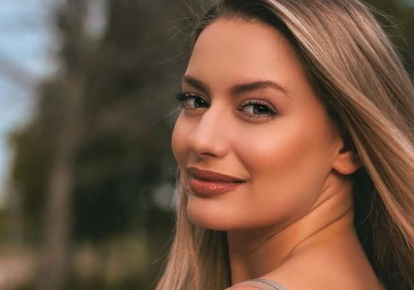 Η Δώρα Μακρυγιάννη εισβάλει σε πασίγνωστη σειρά και τα φέρνει όλα τούμπα