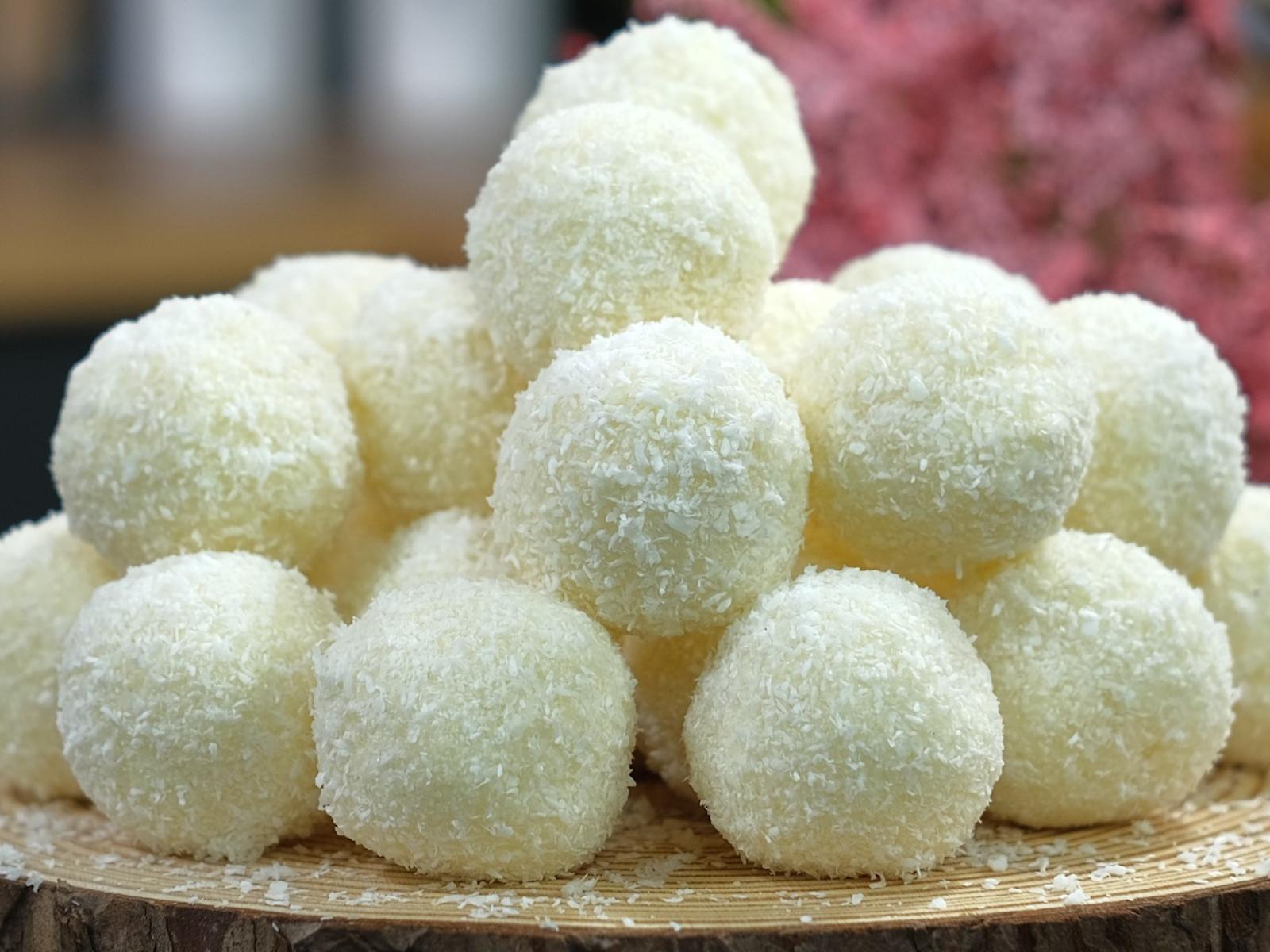 Κέρασμα για του Αγίου Δημητρίου: τρουφάκια με 2 υλικά