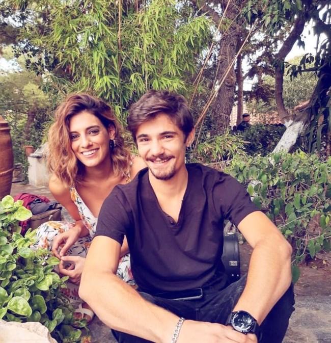 Κώστας Νικούλι : Ποια είναι η κούκλα σύντροφος του που πρωταγωνιστεί στο Μαύρο Ρόδο