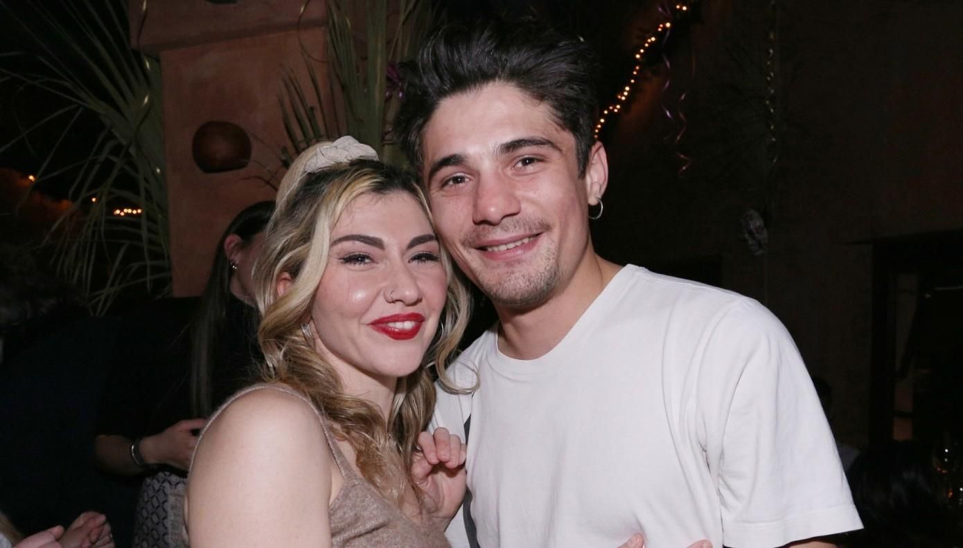 Κώστας Νικούλι : Ποια είναι η κούκλα σύντροφος του που πρωταγωνιστεί στο Μαύρο Ρόδο